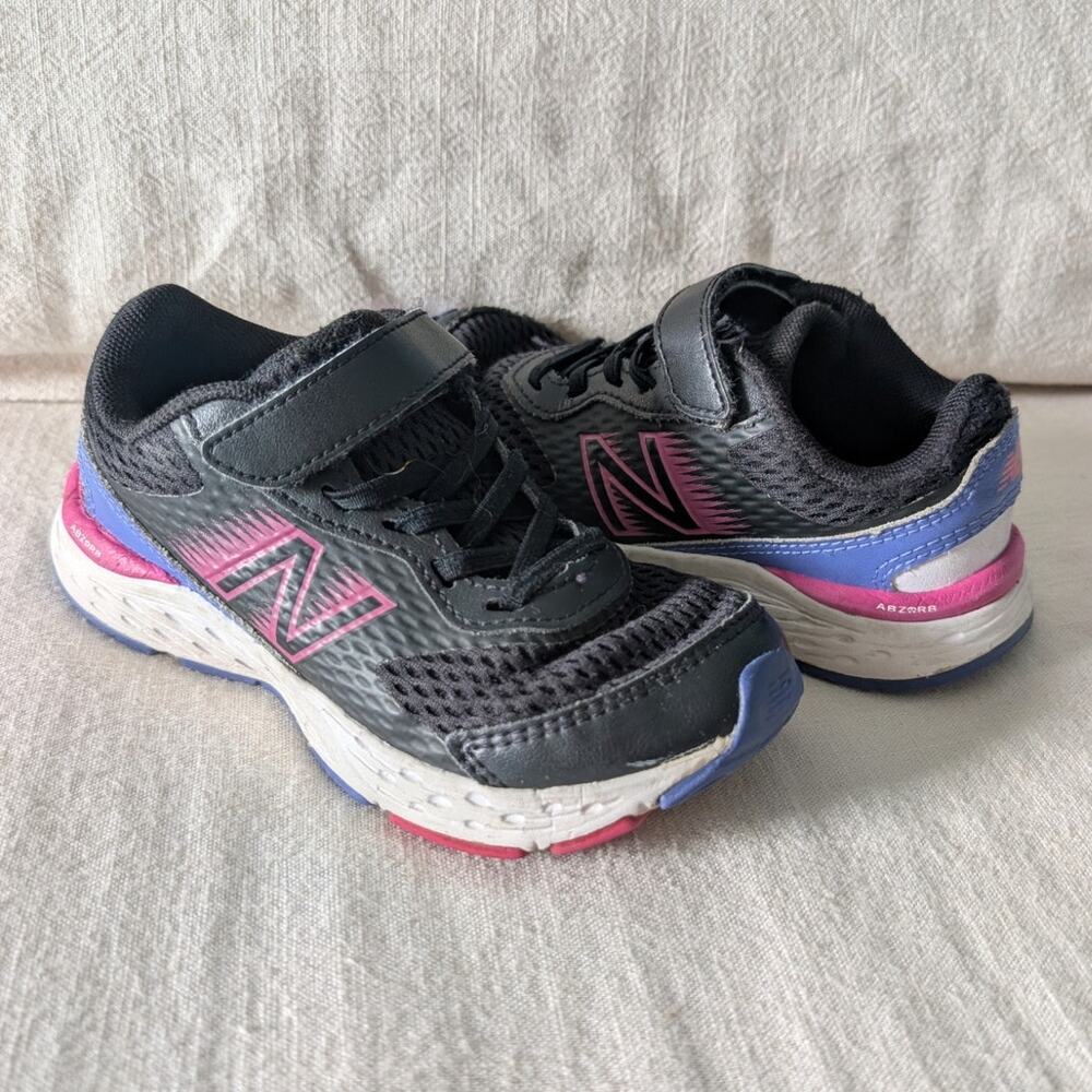 New Balance Girls' 680 V6 Hook and Loop Running Shoe size 11.5c